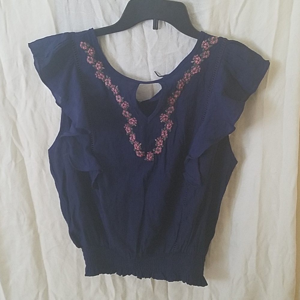 E and M Short Sleeve Top